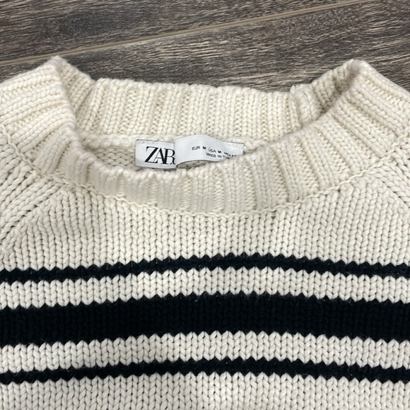 Black and cream sweater - Picture 3 of 3